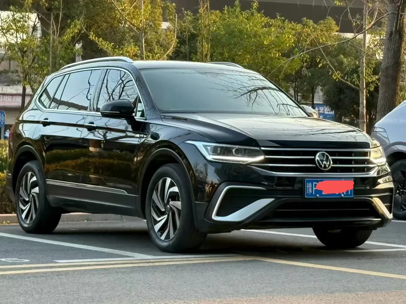Volkswagen Tiguan L 2022 г. 60097 км. — фото 3