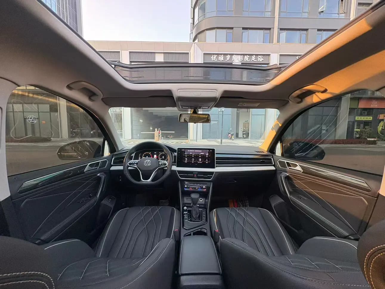 Volkswagen Tiguan L 2022 г. 60097 км. — фото 7