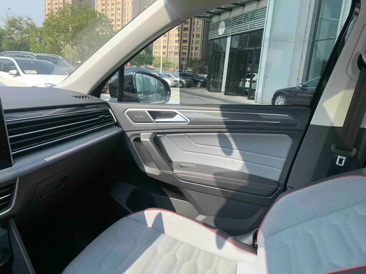 Volkswagen Tiguan L 2022 г. 12898 км. — фото 22
