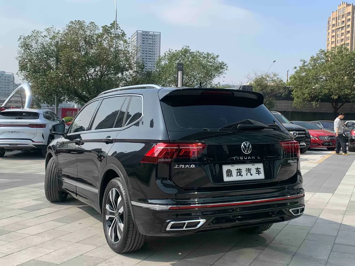 Volkswagen Tiguan L 2022 г. 12898 км. — фото 5