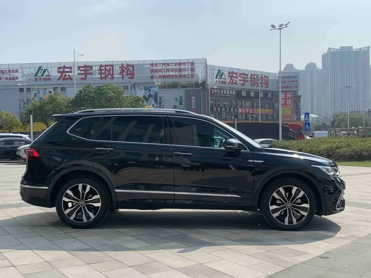 Volkswagen Tiguan L 2022 г. 12898 км. — фото 8