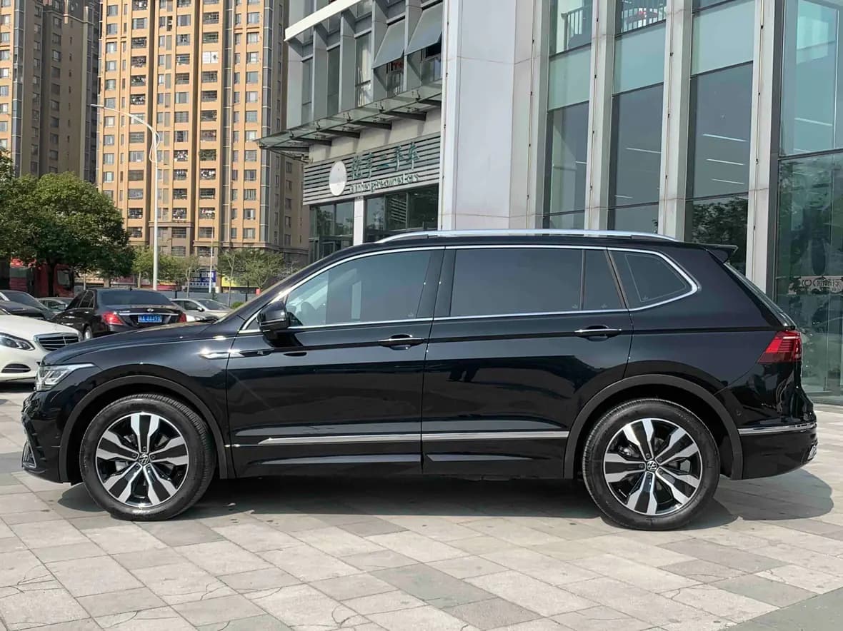 Volkswagen Tiguan L 2022 г. 12898 км. — фото 9