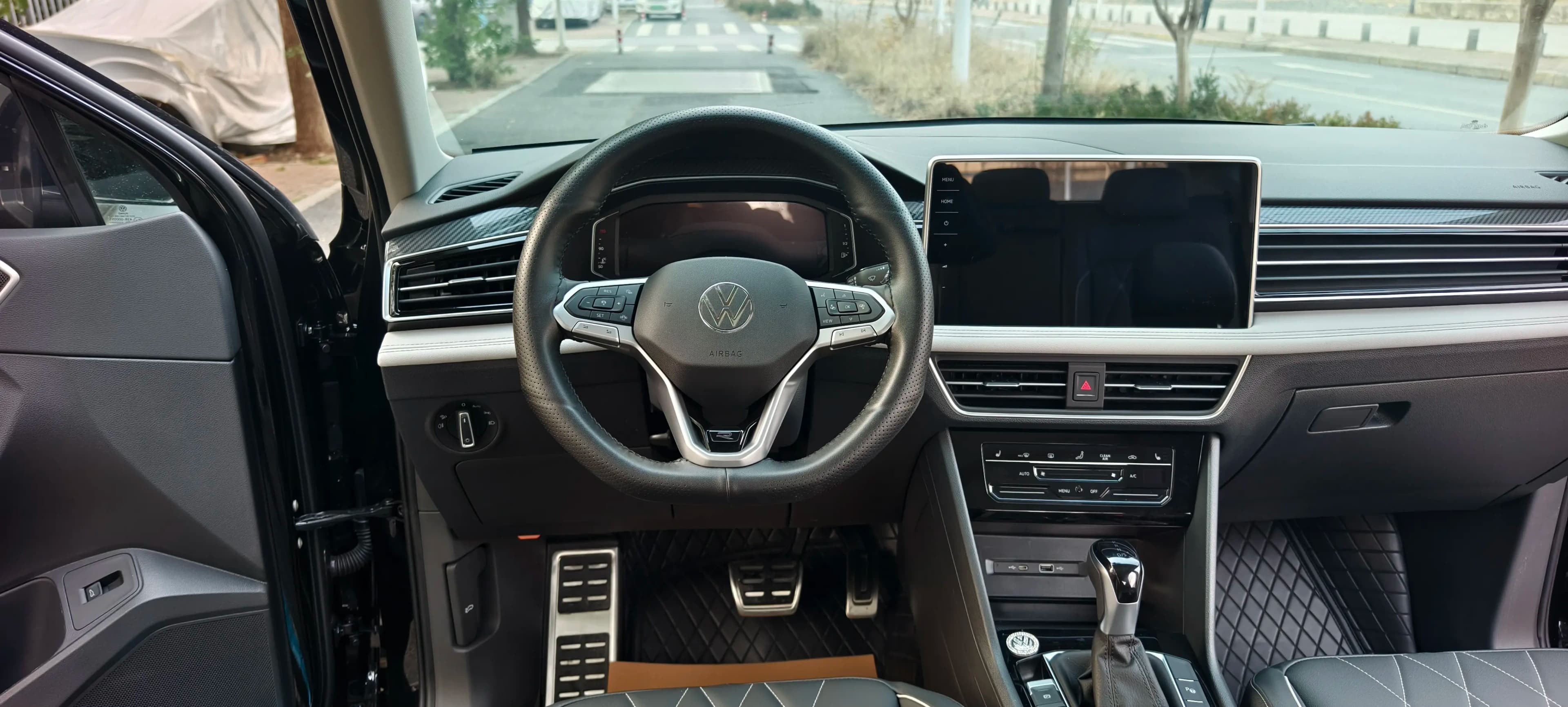 Volkswagen Tiguan L 2024 г. 8099 км. — фото 17