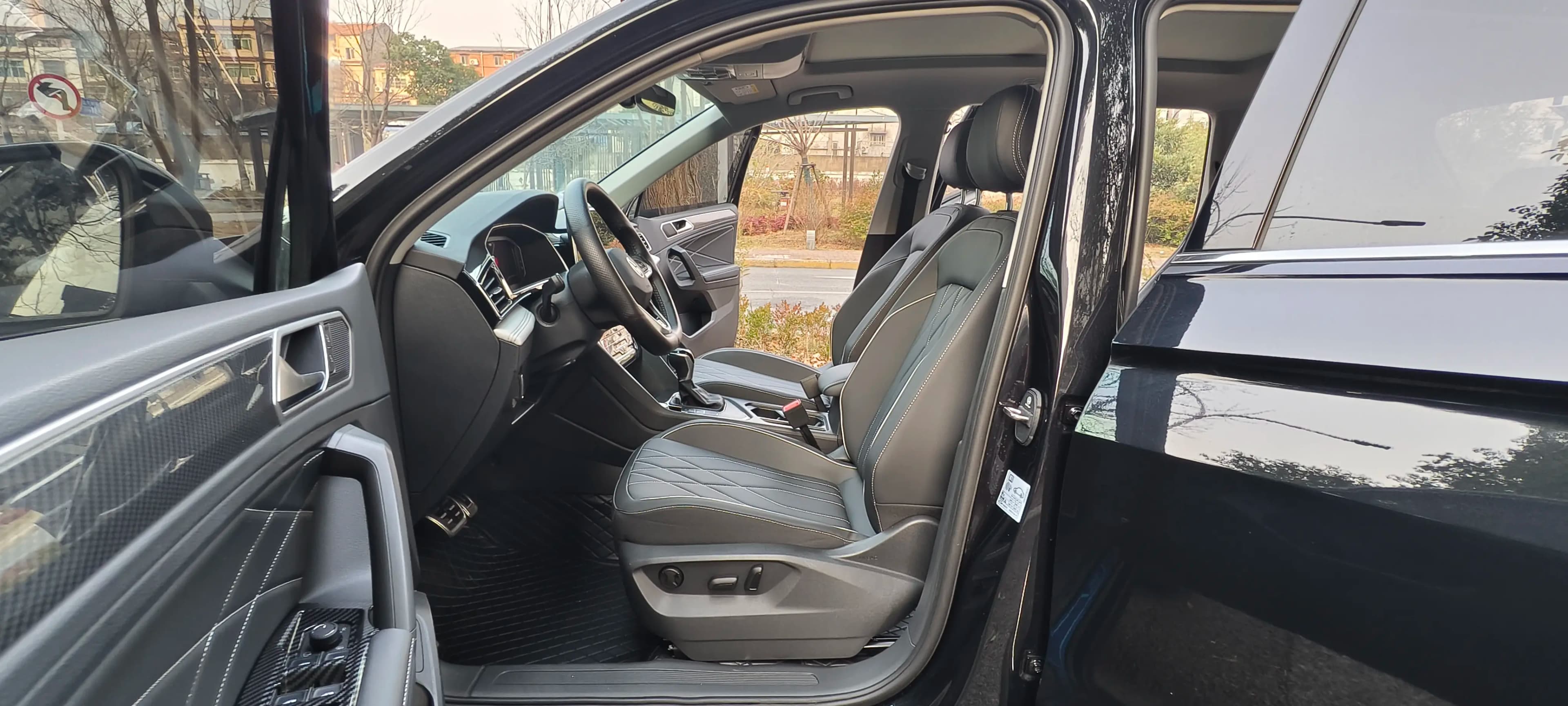 Volkswagen Tiguan L 2024 г. 8099 км. — фото 19