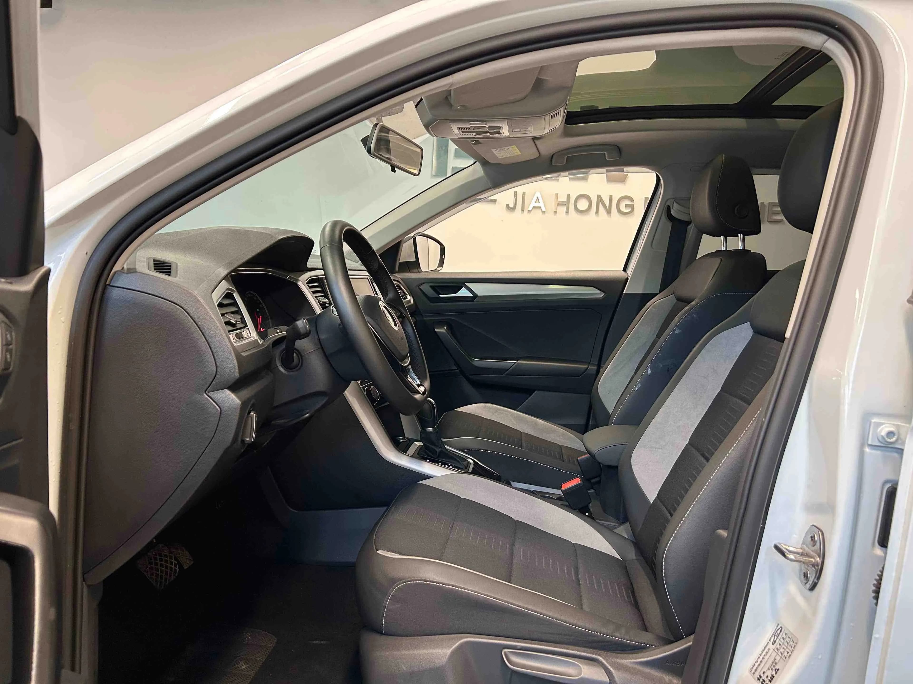 Volkswagen T-Roc 2023 г. 22021 км. — фото 10
