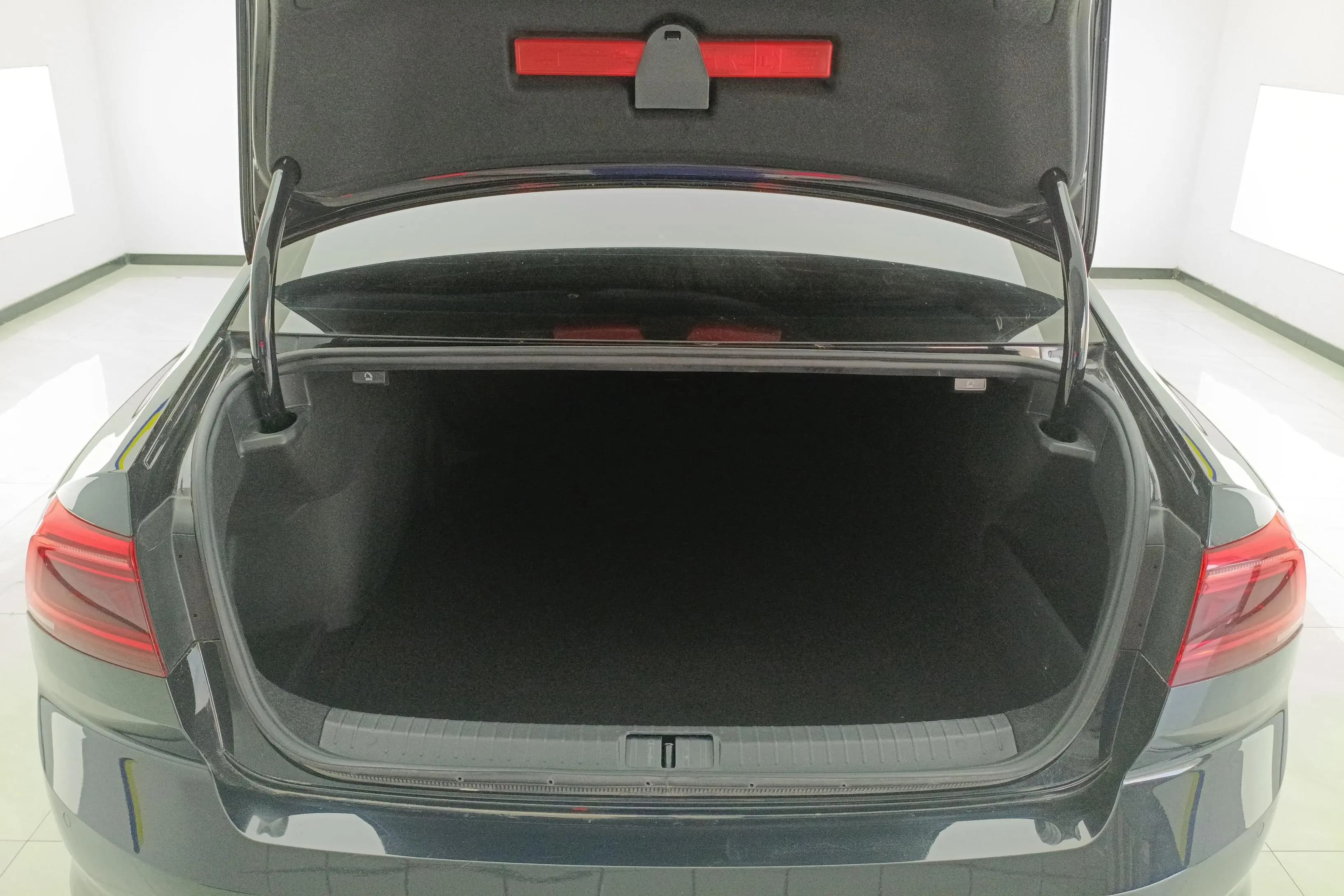 Volkswagen Magotan 2021 г. 70925 км. — фото 7