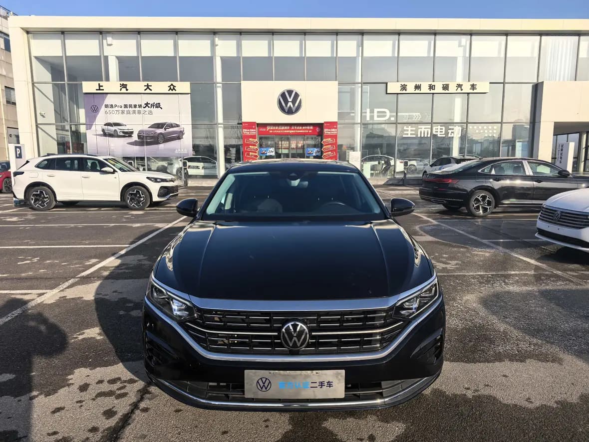 Volkswagen Passat 2023 г. 35060 км. — фото 2