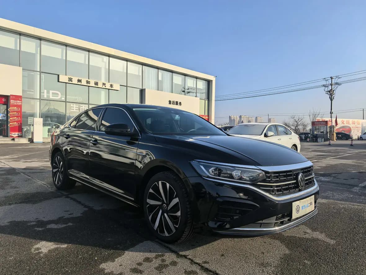 Volkswagen Passat 2023 г. 35060 км. — фото 3