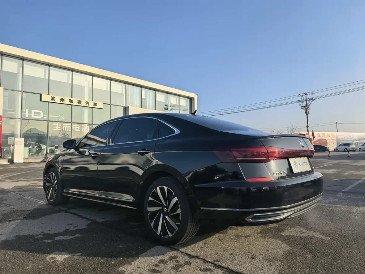 Volkswagen Passat 2023 г. 35060 км. — фото 4