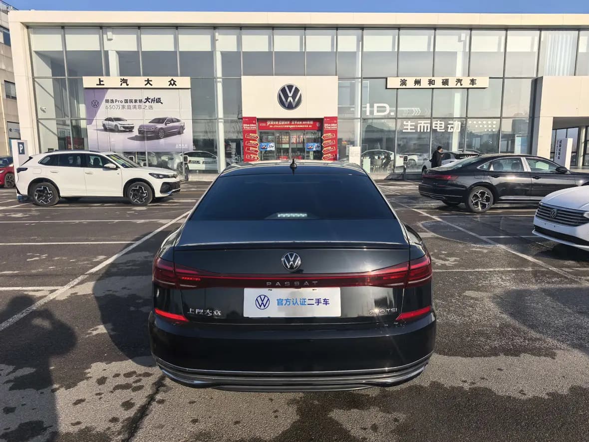 Volkswagen Passat 2023 г. 35060 км. — фото 5
