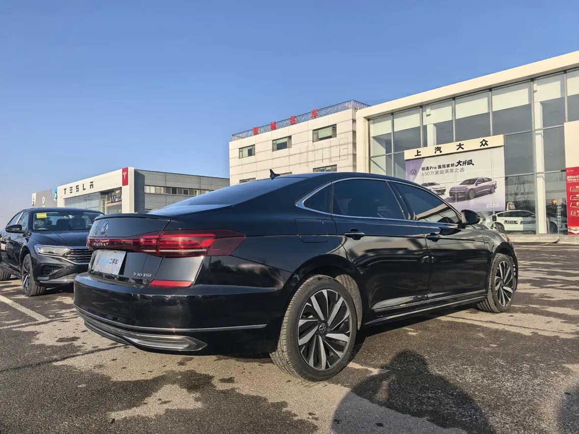 Volkswagen Passat 2023 г. 35060 км. — фото 6