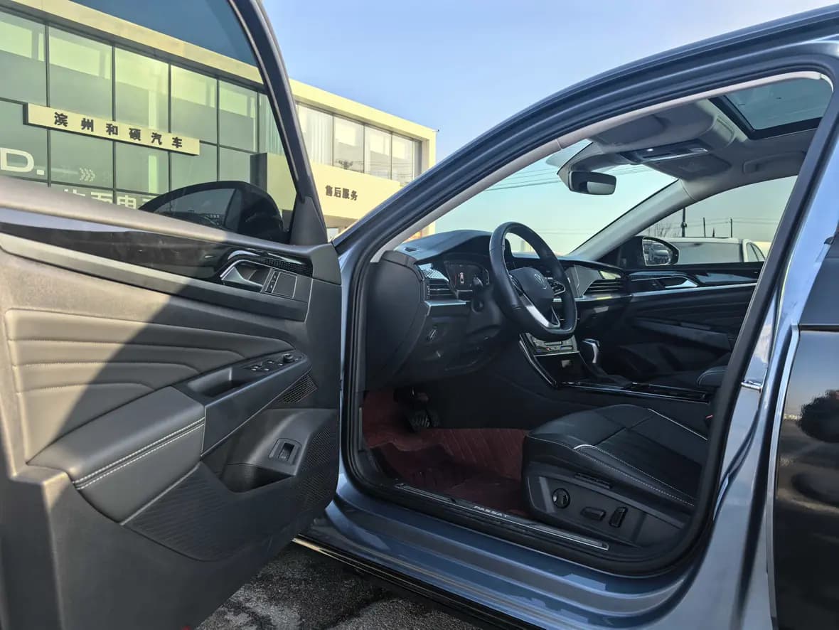 Volkswagen Passat 2023 г. 35060 км. — фото 8