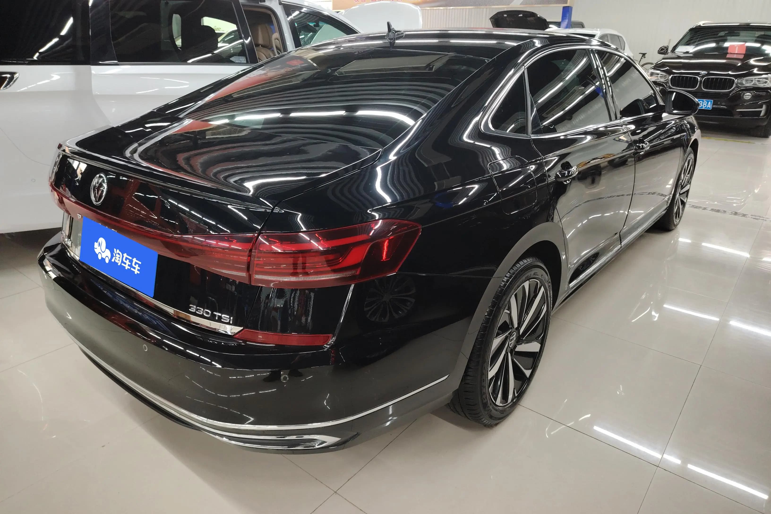 Volkswagen Passat 2023 г. 27064 км. — фото 3