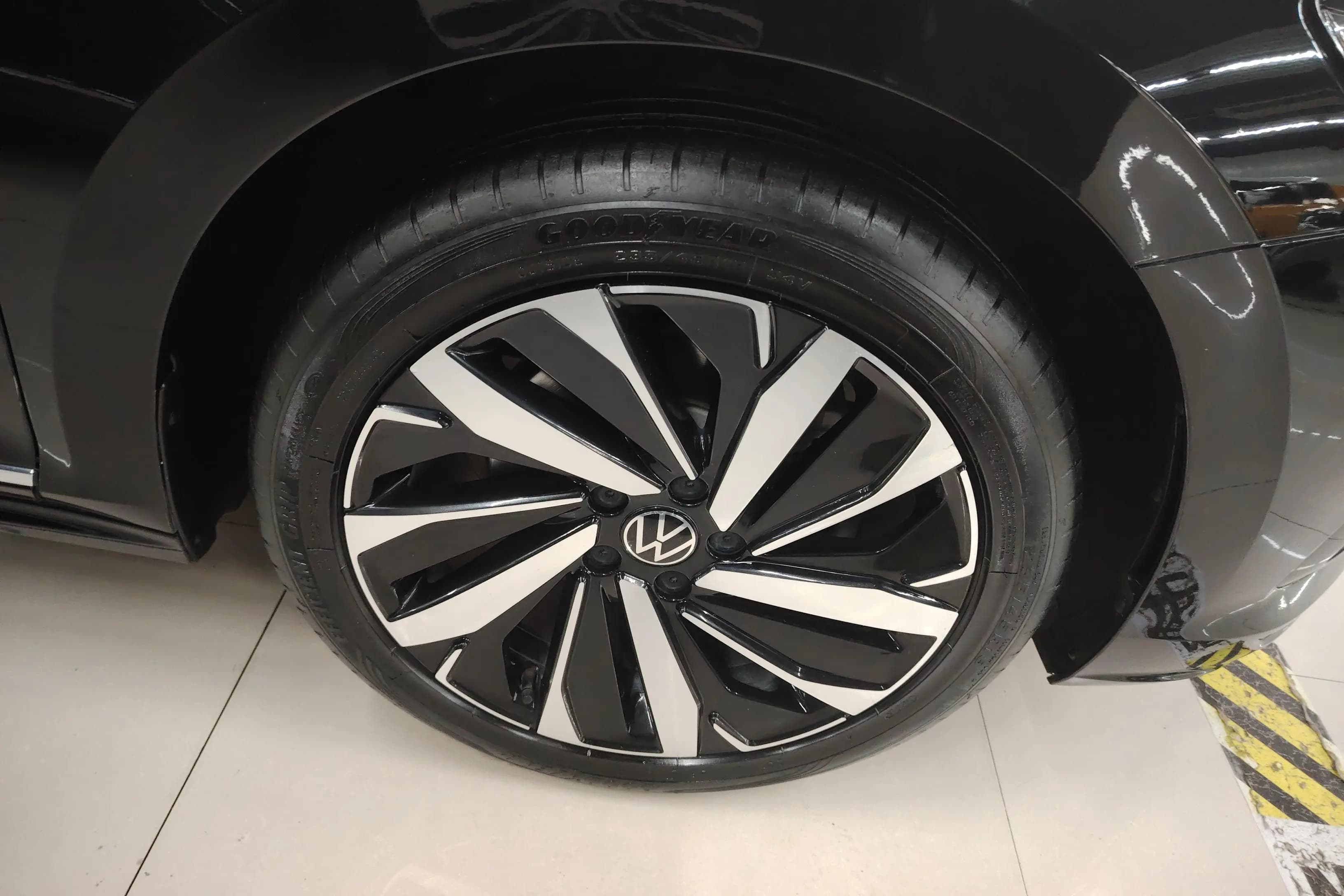 Volkswagen Passat 2023 г. 27064 км. — фото 7