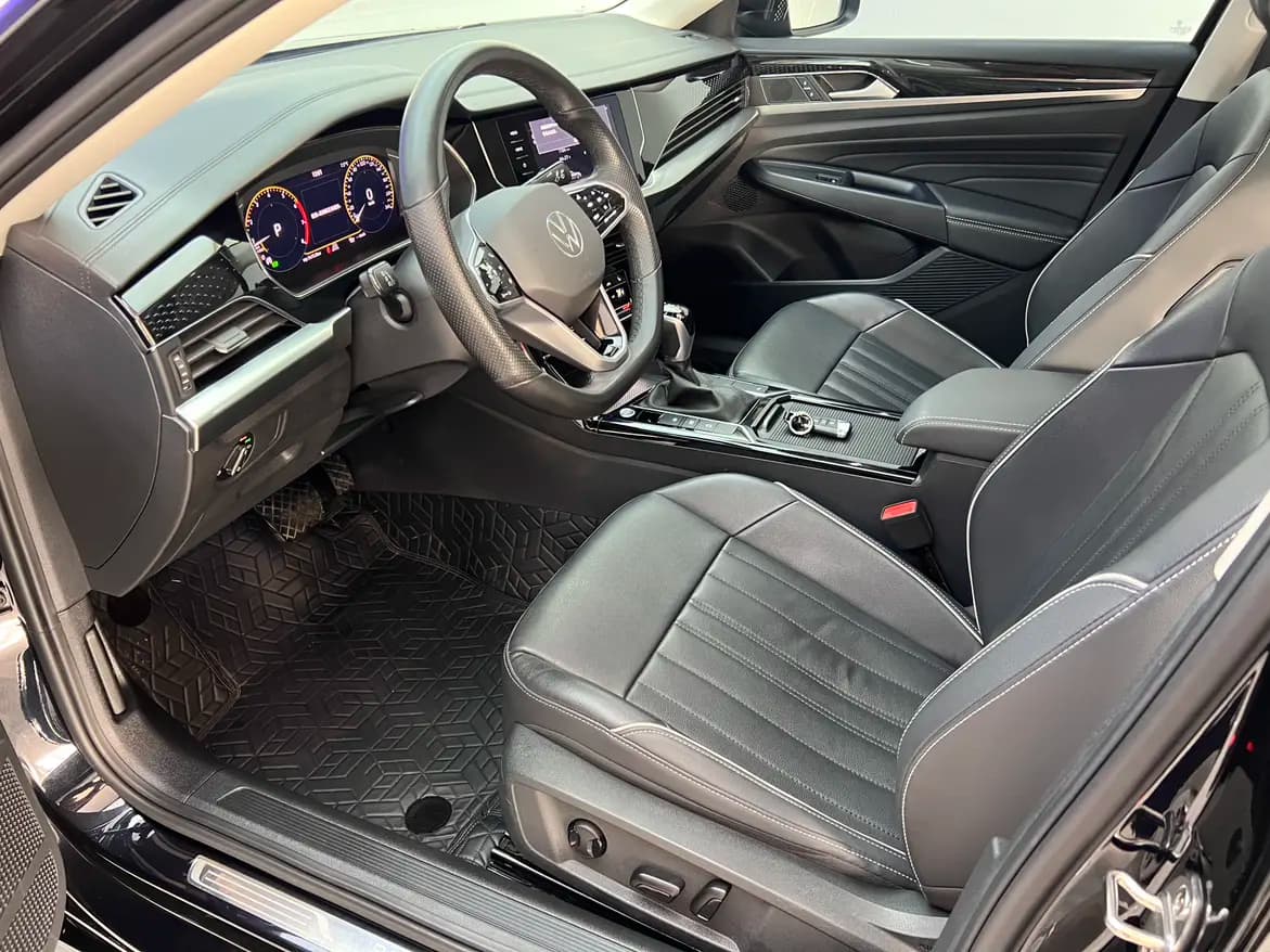 Volkswagen Passat 2023 г. 50065 км. — фото 11