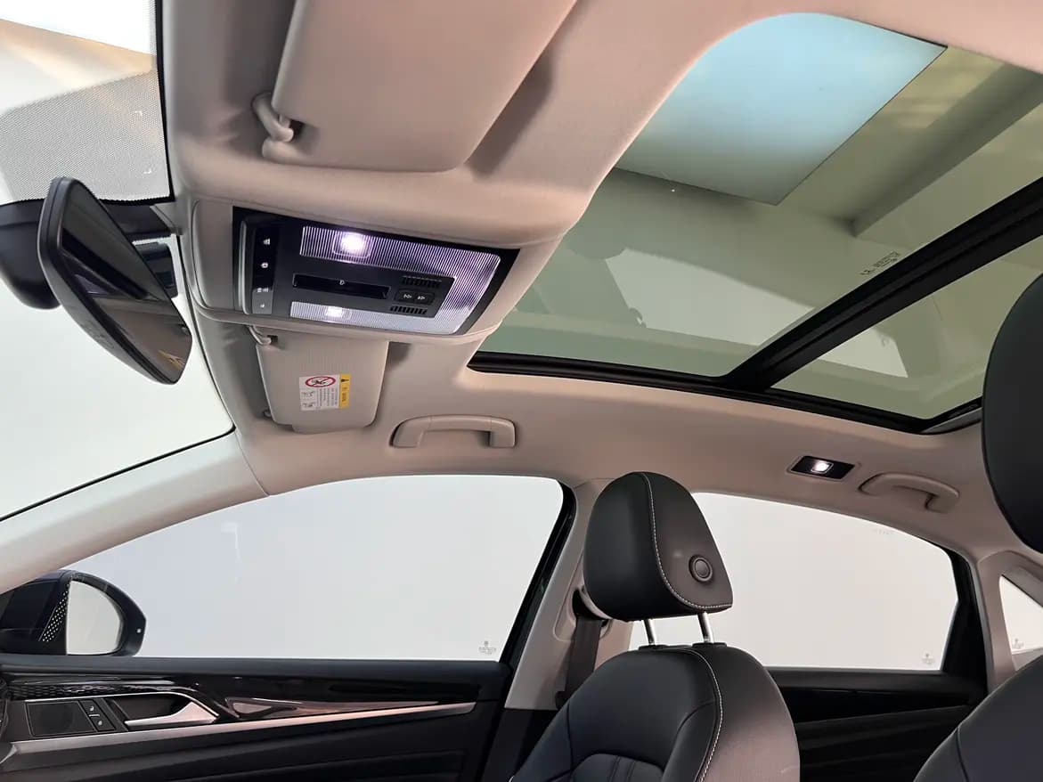 Volkswagen Passat 2023 г. 50065 км. — фото 13