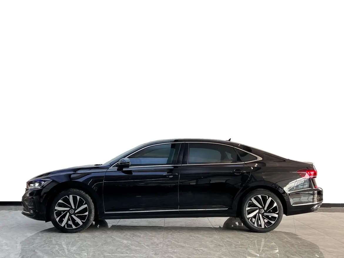 Volkswagen Passat 2023 г. 50065 км. — фото 3