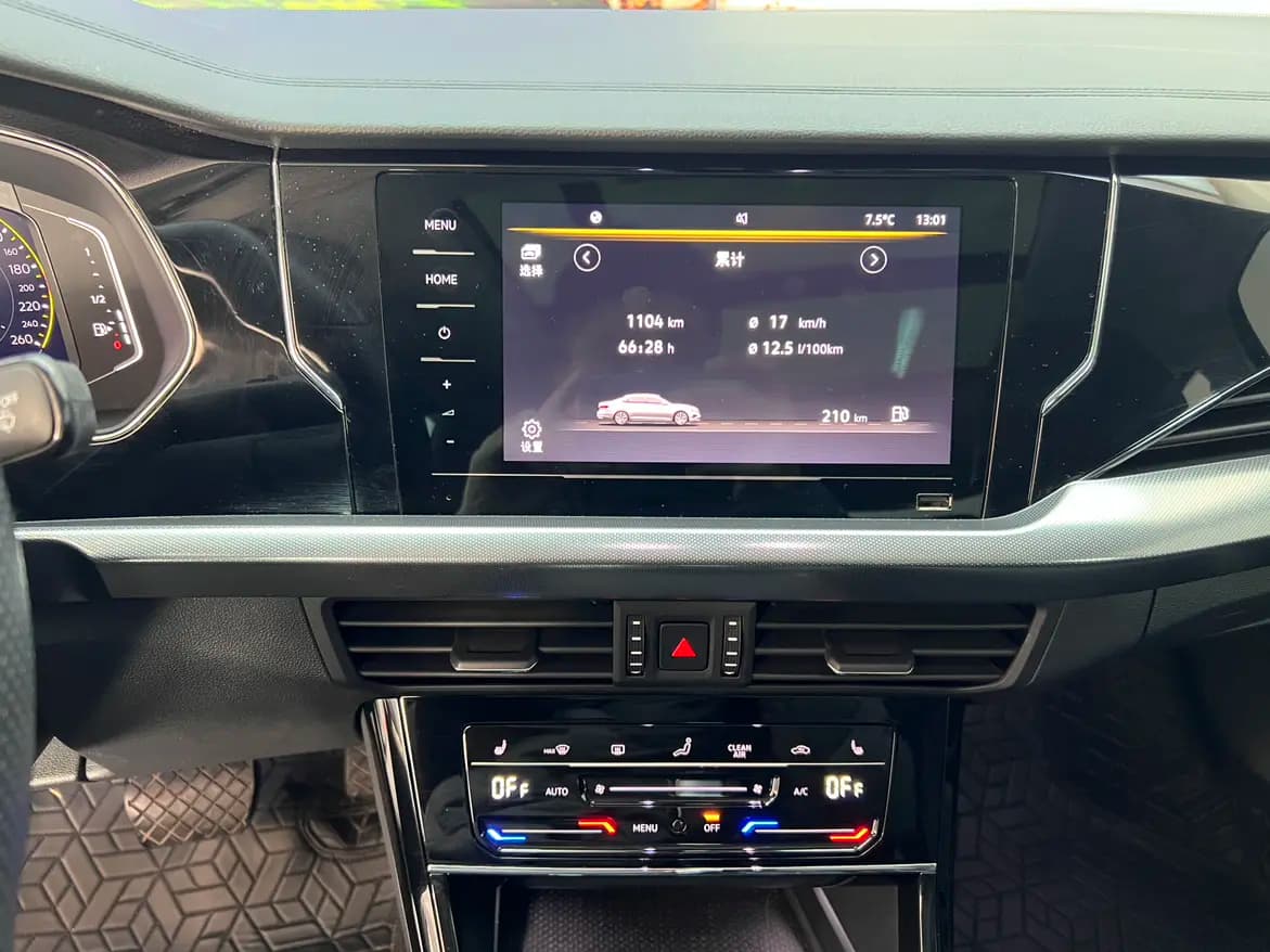 Volkswagen Passat 2023 г. 50065 км. — фото 8
