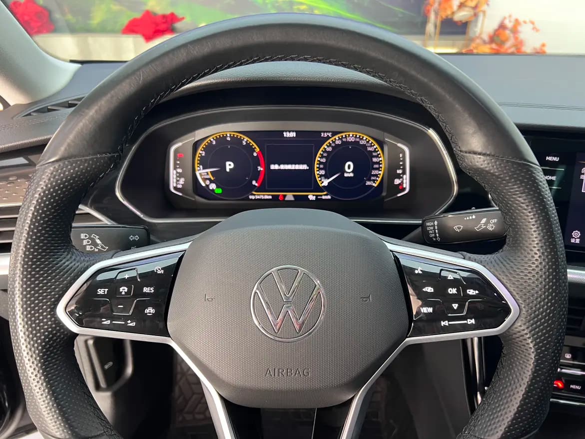 Volkswagen Passat 2023 г. 50065 км. — фото 9