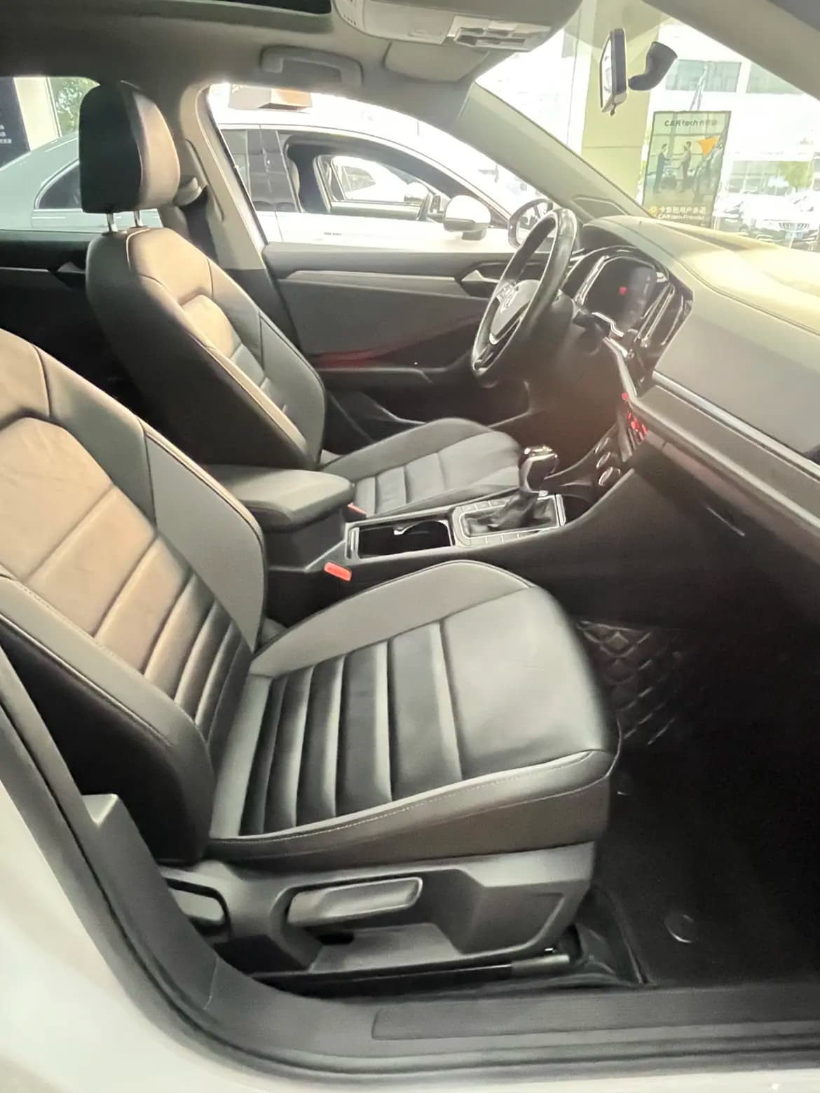 Volkswagen Sagitar 2022 г. 56964 км. — фото 3
