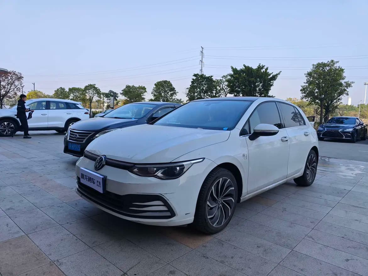 Volkswagen Golf 2022 г. 34294 км.