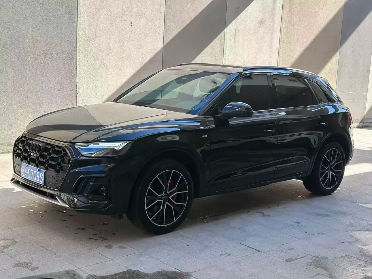 Audi Q5L 2025 г. 30075 км.