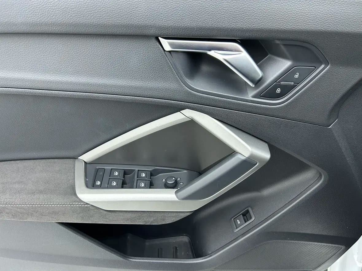 Audi Q3 2021 г. 36003 км. — фото 19