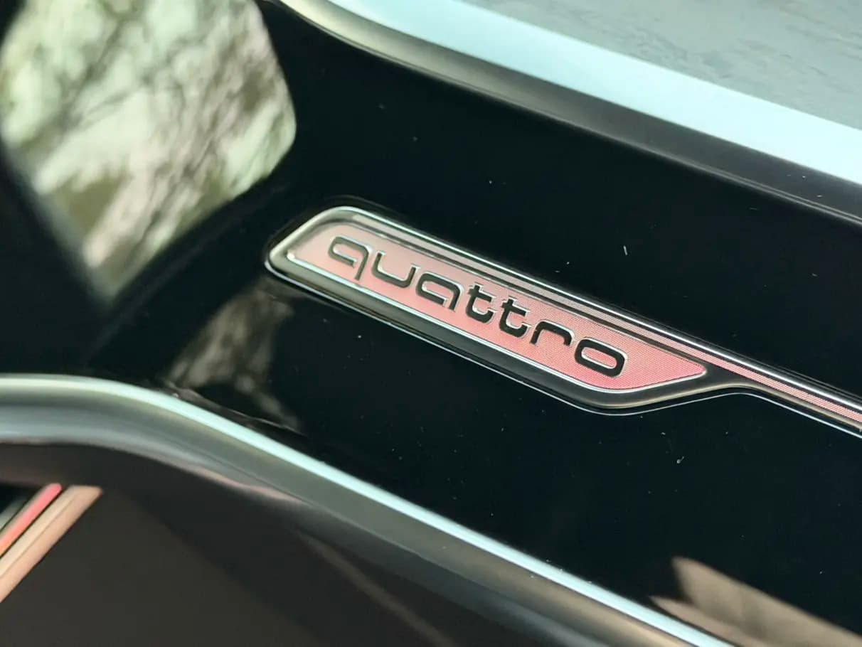 Audi A6L 2023 г. 86115 км. — фото 10