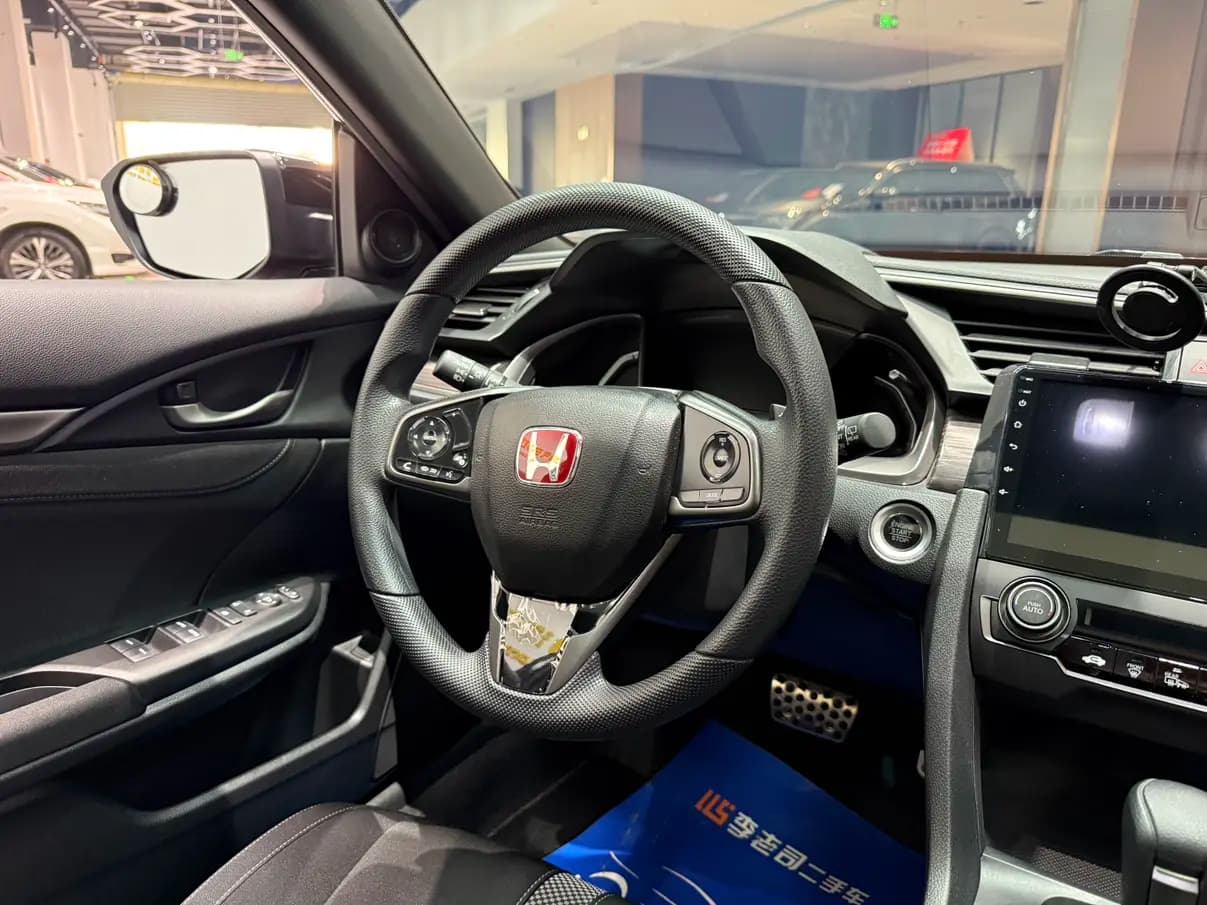 Honda Civic 2023 г. 25399 км. — фото 19