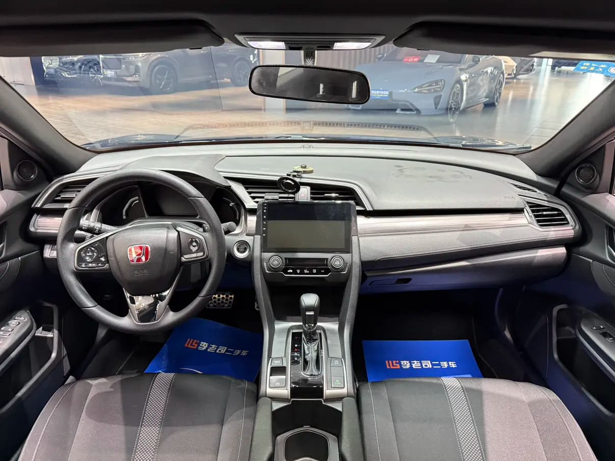 Honda Civic 2023 г. 25402 км. — фото 15