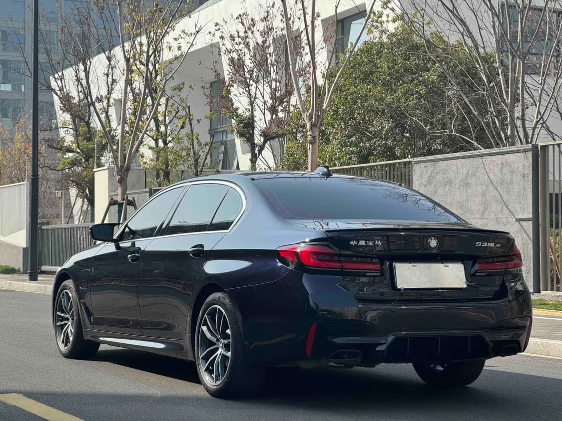 BMW 5 Series PHEV 2022 г. 61821 км. — фото 4