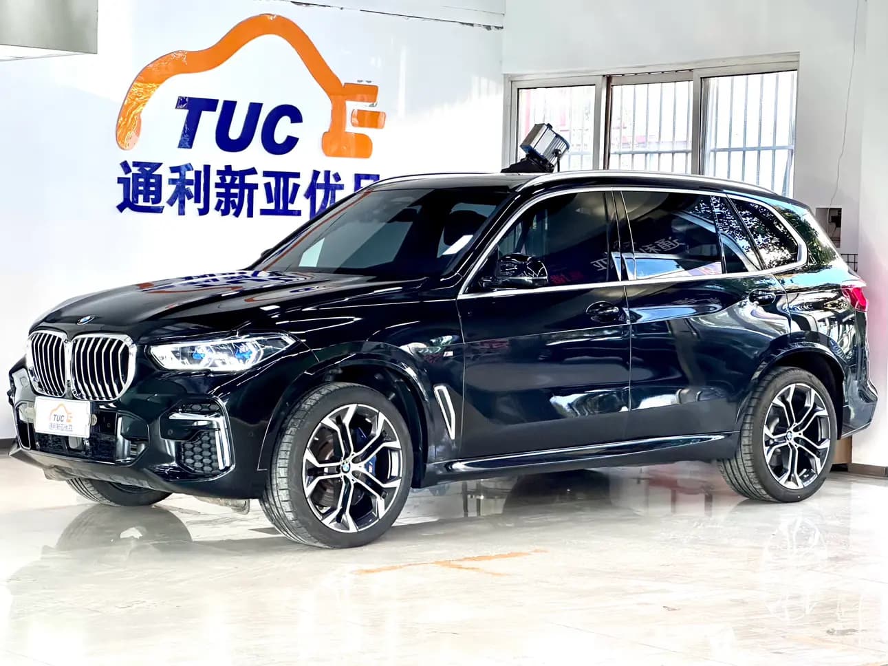 BMW X5 2023 г. 13052 км.