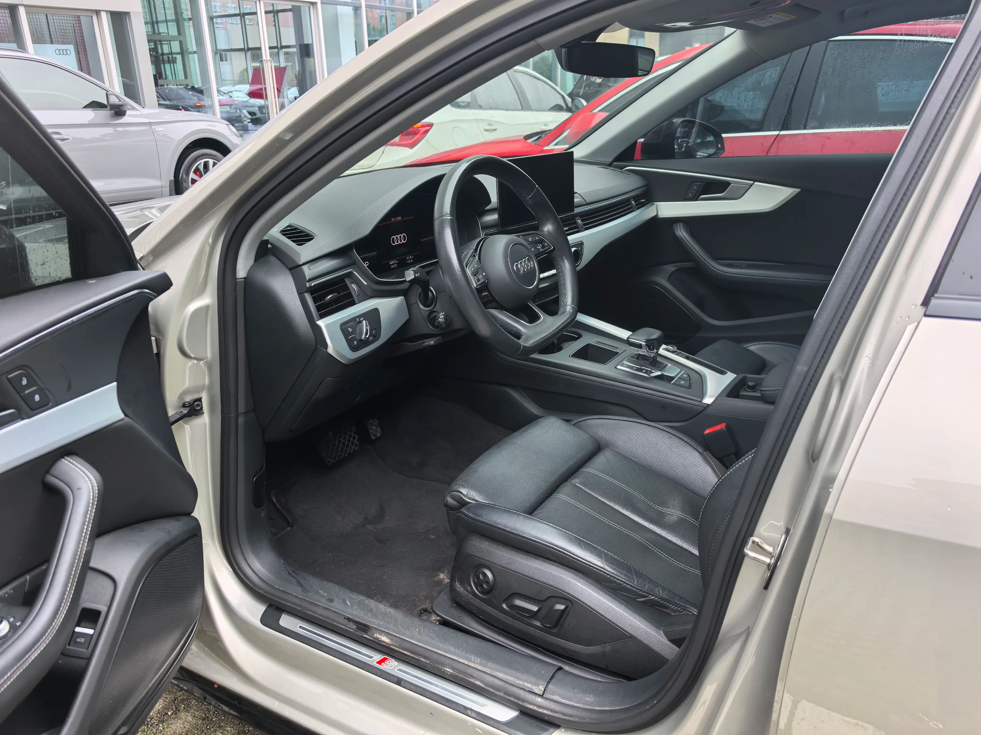 Audi A4L 2022 г. 47130 км. — фото 12