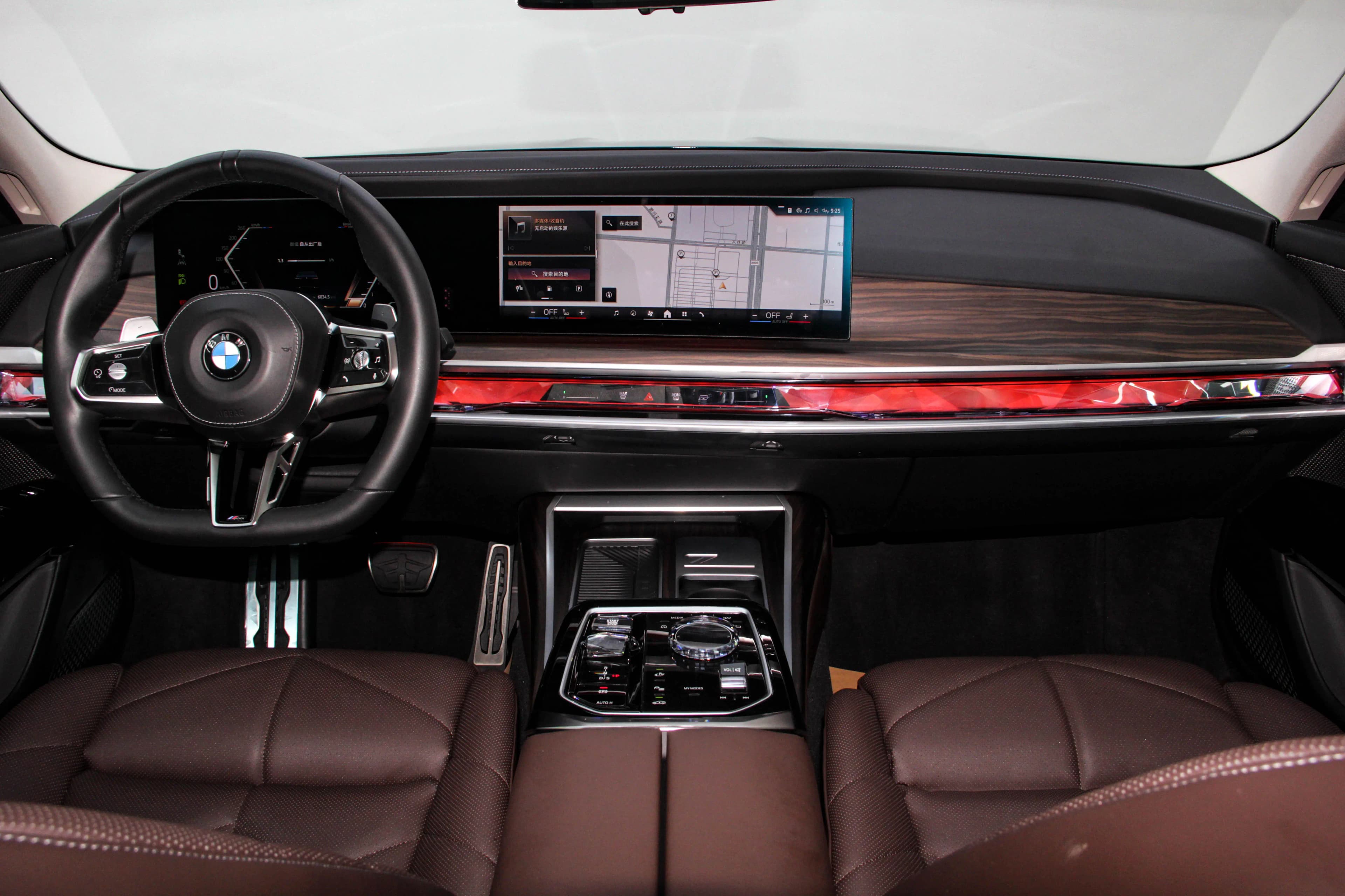 BMW 7 Series 2025 г. 6116 км. — фото 28