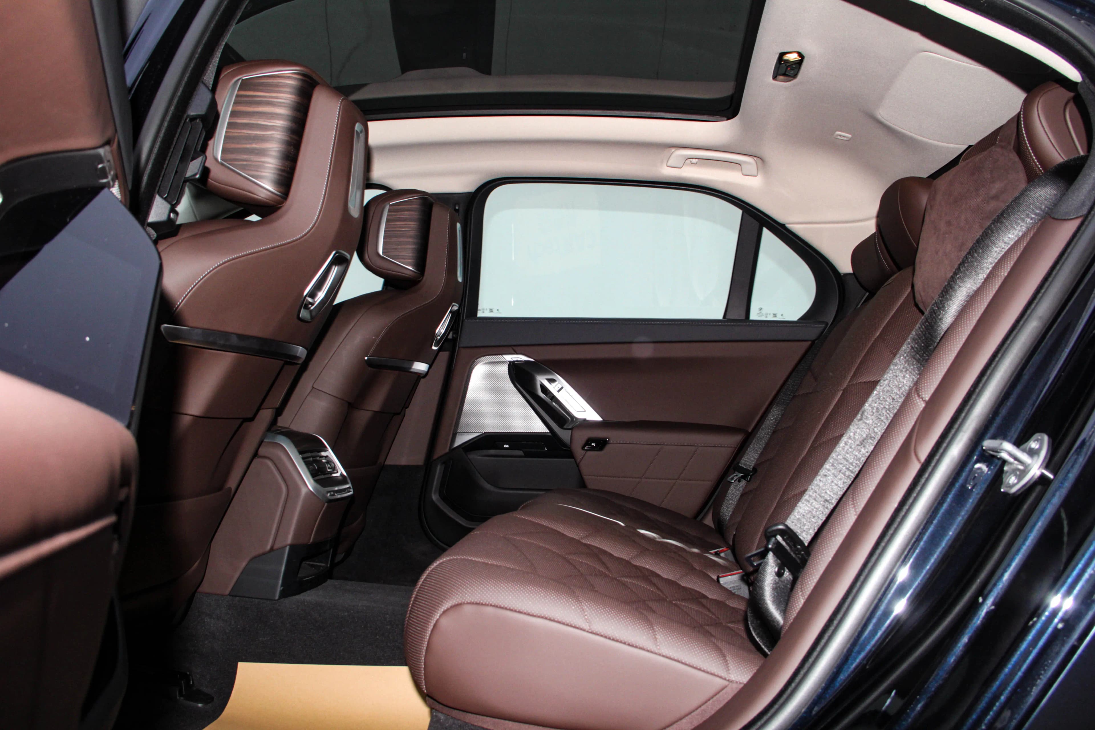 BMW 7 Series 2025 г. 6116 км. — фото 31