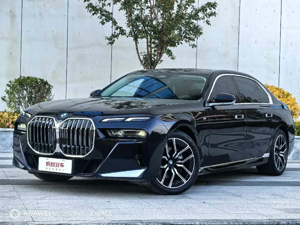 BMW 7 Series 2025 г. 18115 км.