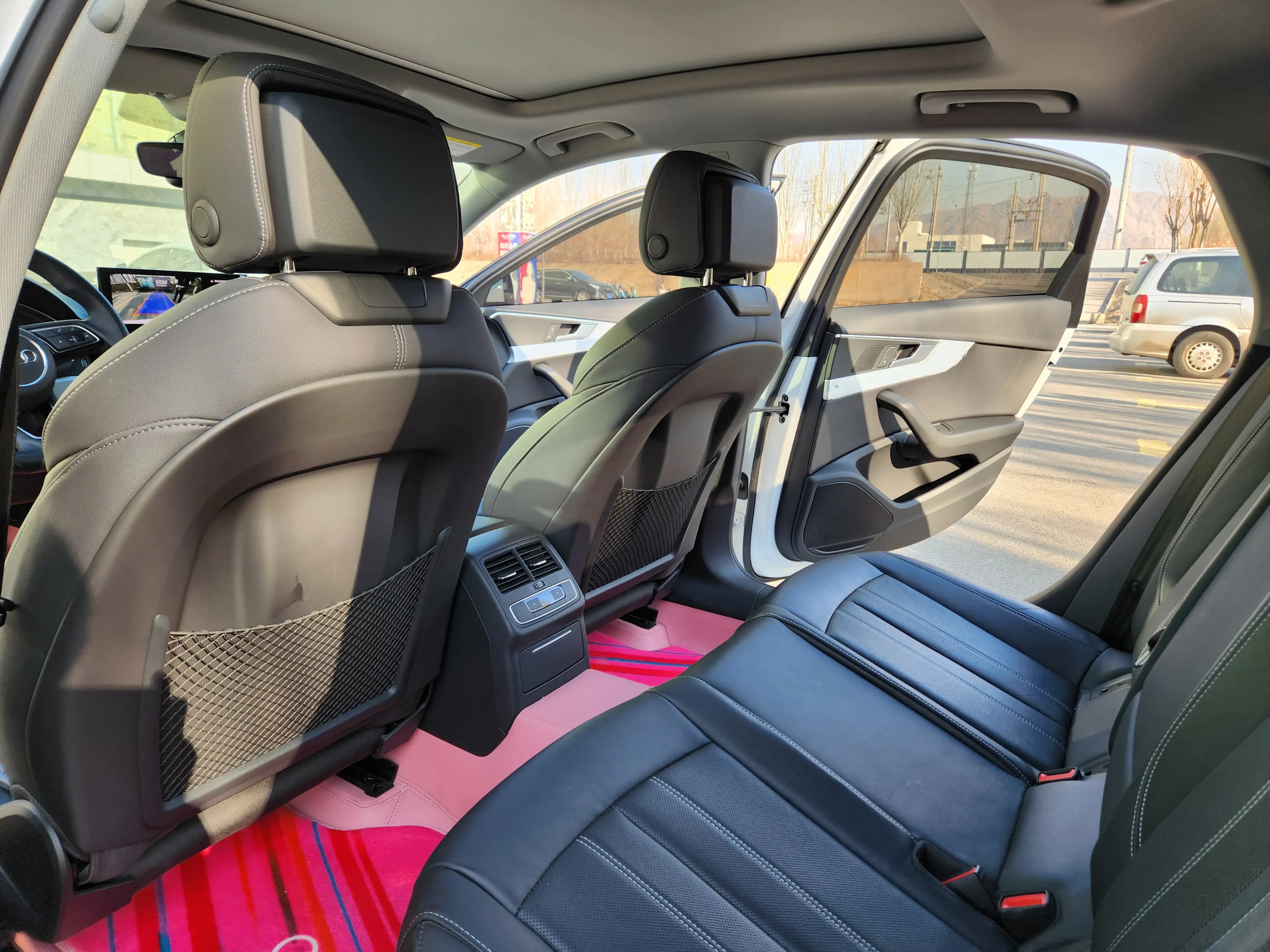 Audi A4L 2022 г. 30134 км. — фото 10