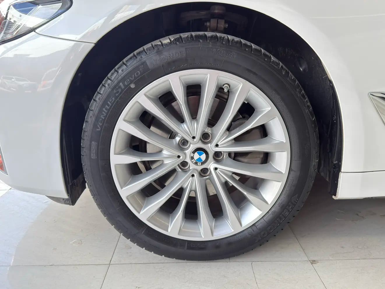 BMW 5 Series 2022 г. 64088 км. — фото 9