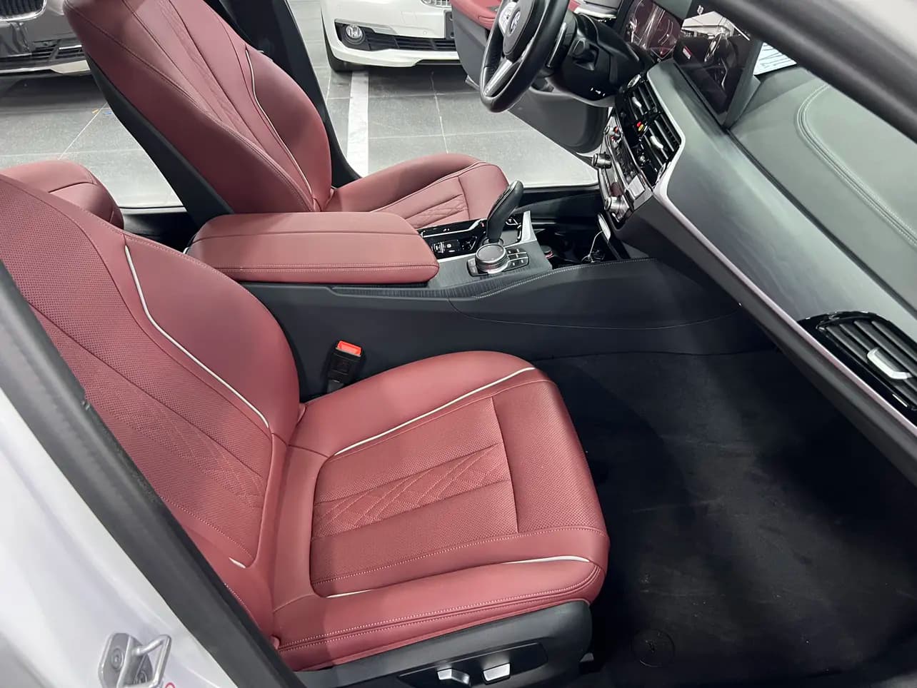 BMW 5 Series 2023 г. 43110 км. — фото 14