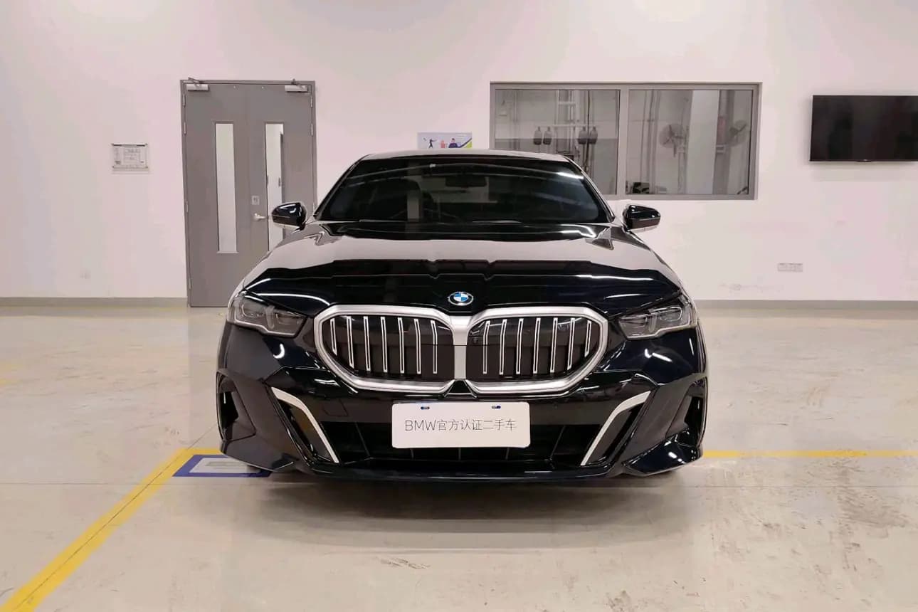 BMW 5 Series 2025 г. 23109 км. — фото 2