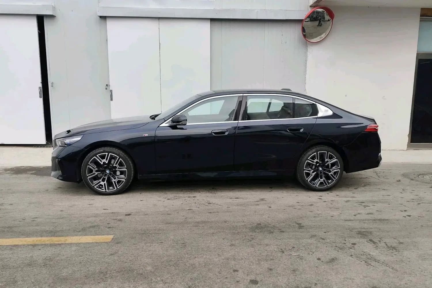 BMW 5 Series 2025 г. 20108 км. — фото 3