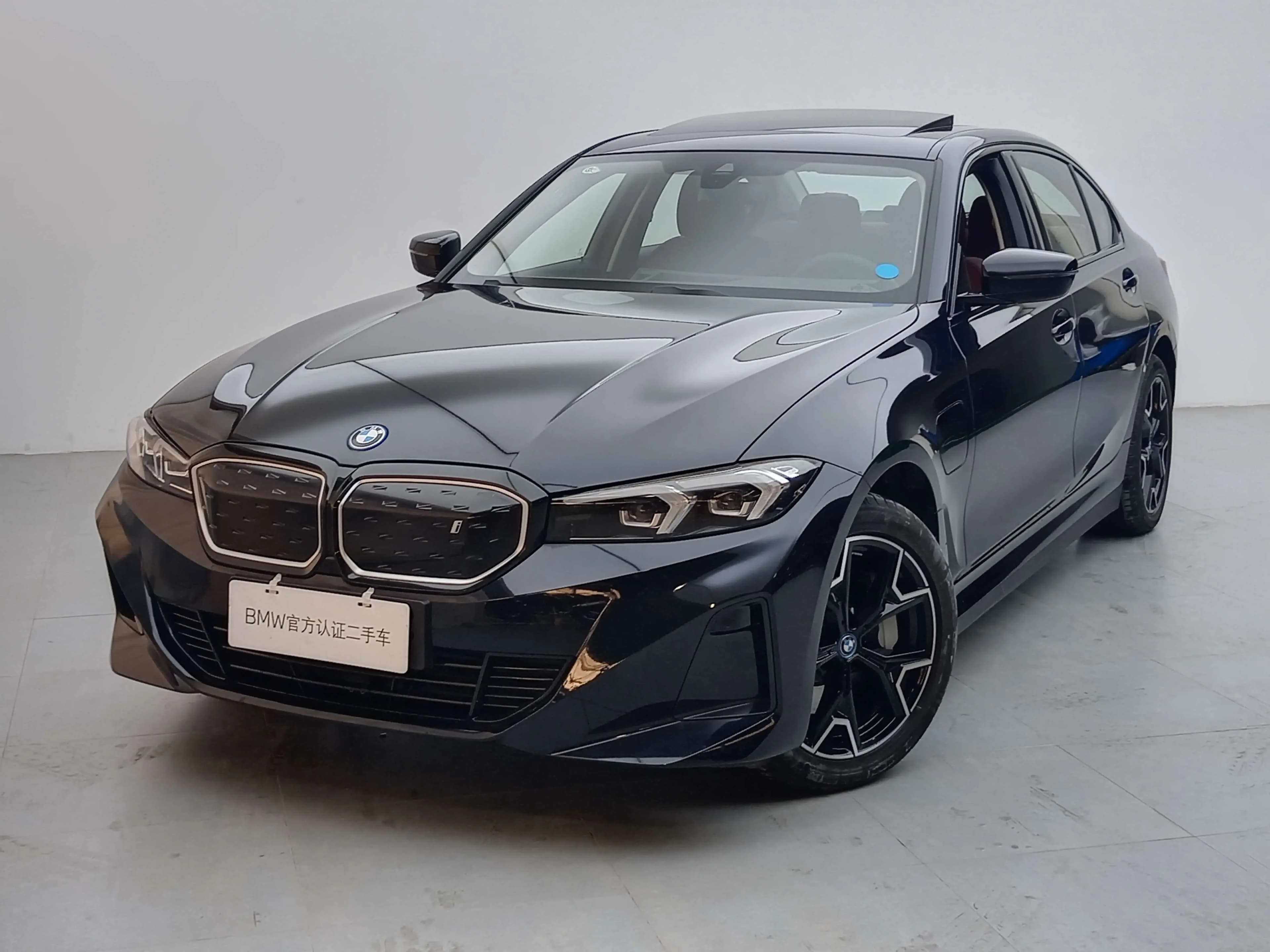 BMW i3 2025 г. 8849 км.
