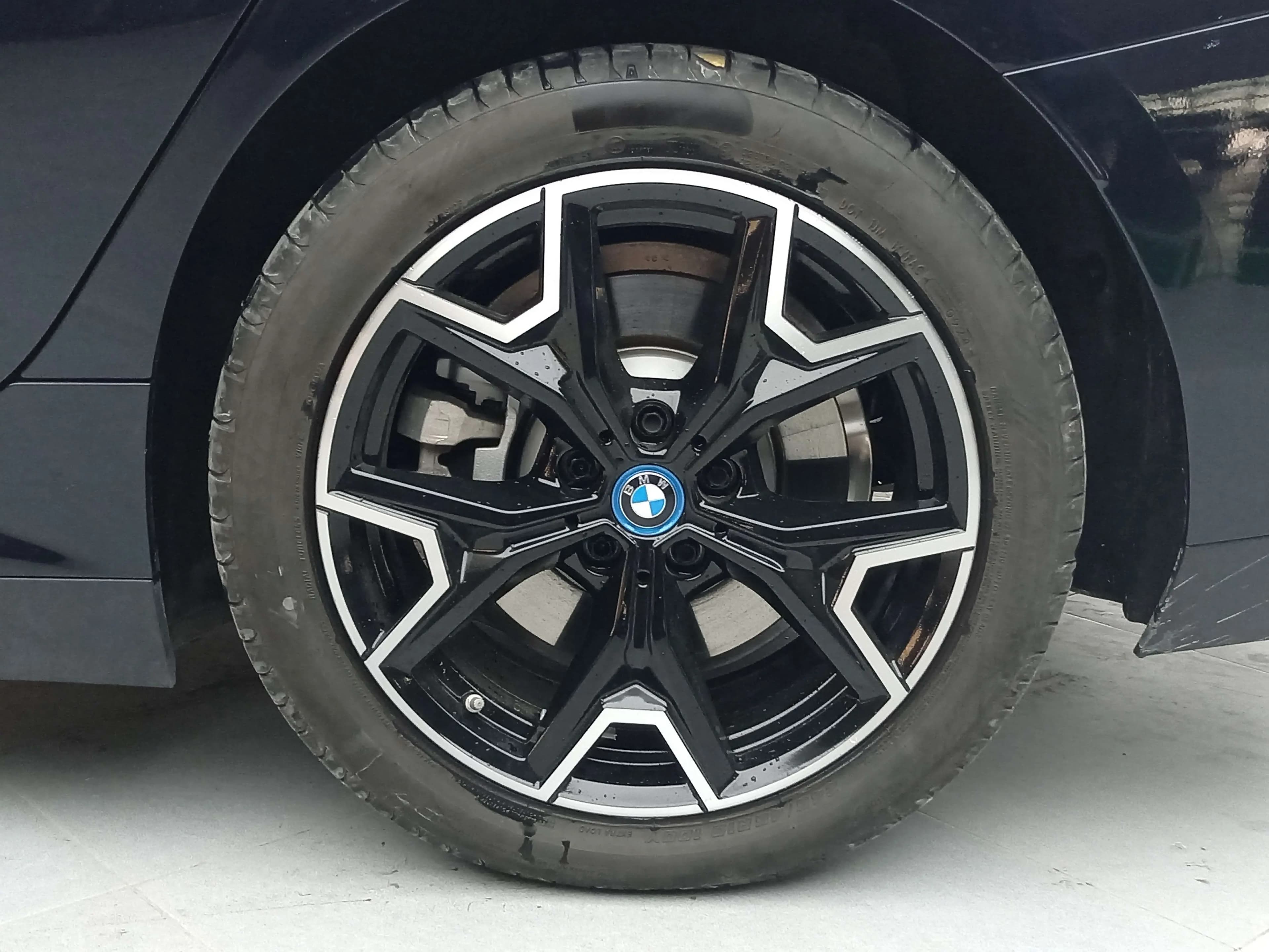 BMW i3 2025 г. 8849 км. — фото 4
