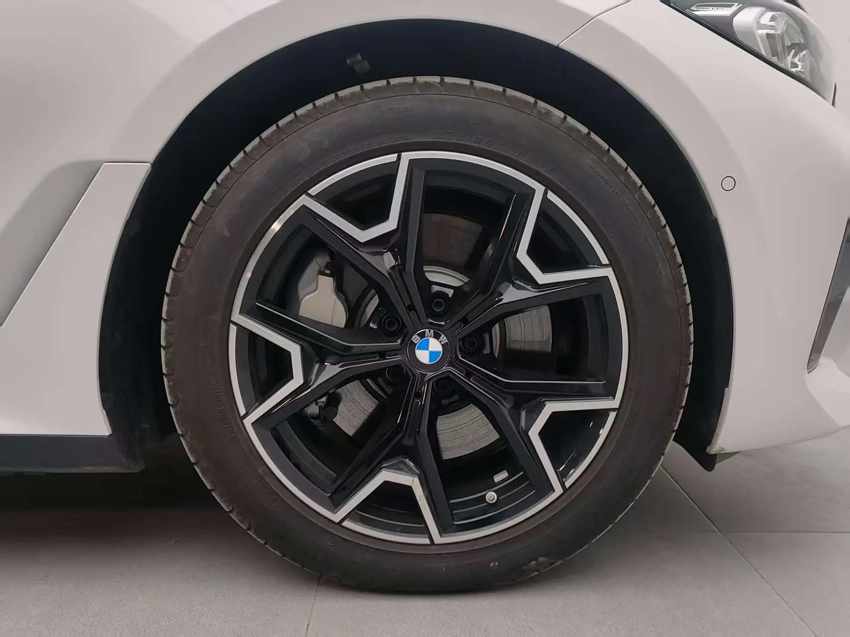 BMW i3 2024 г. 3138 км. — фото 5