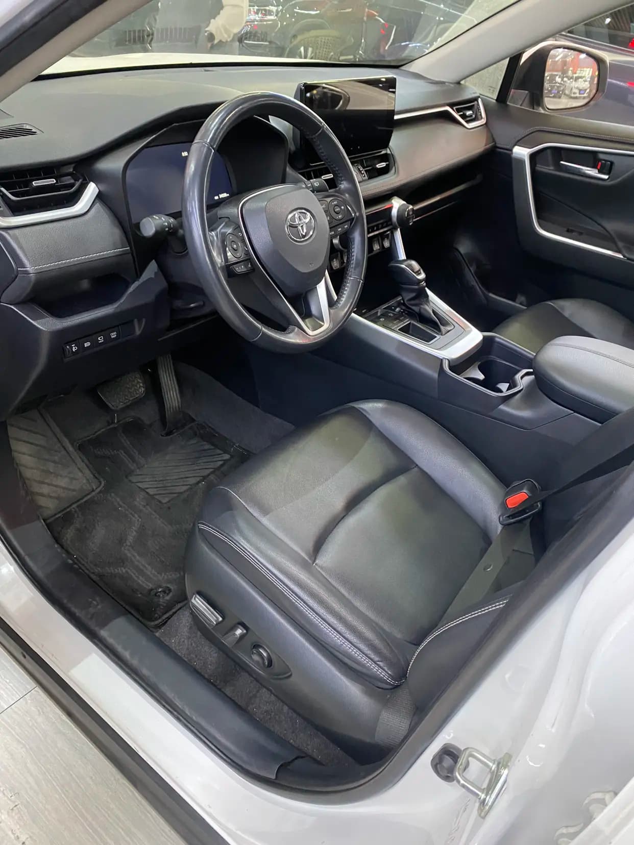 Toyota RAV4 2023 г. 34040 км. — фото 6