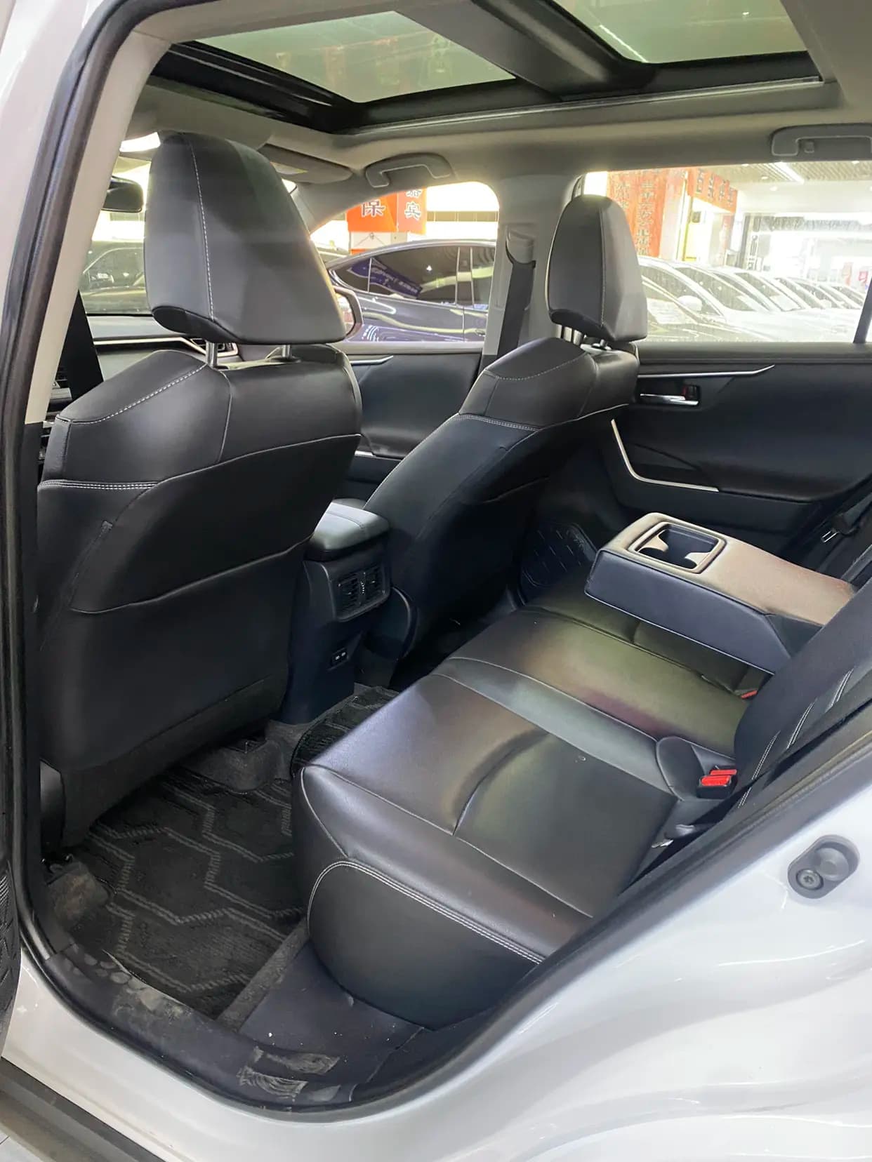 Toyota RAV4 2023 г. 34040 км. — фото 7