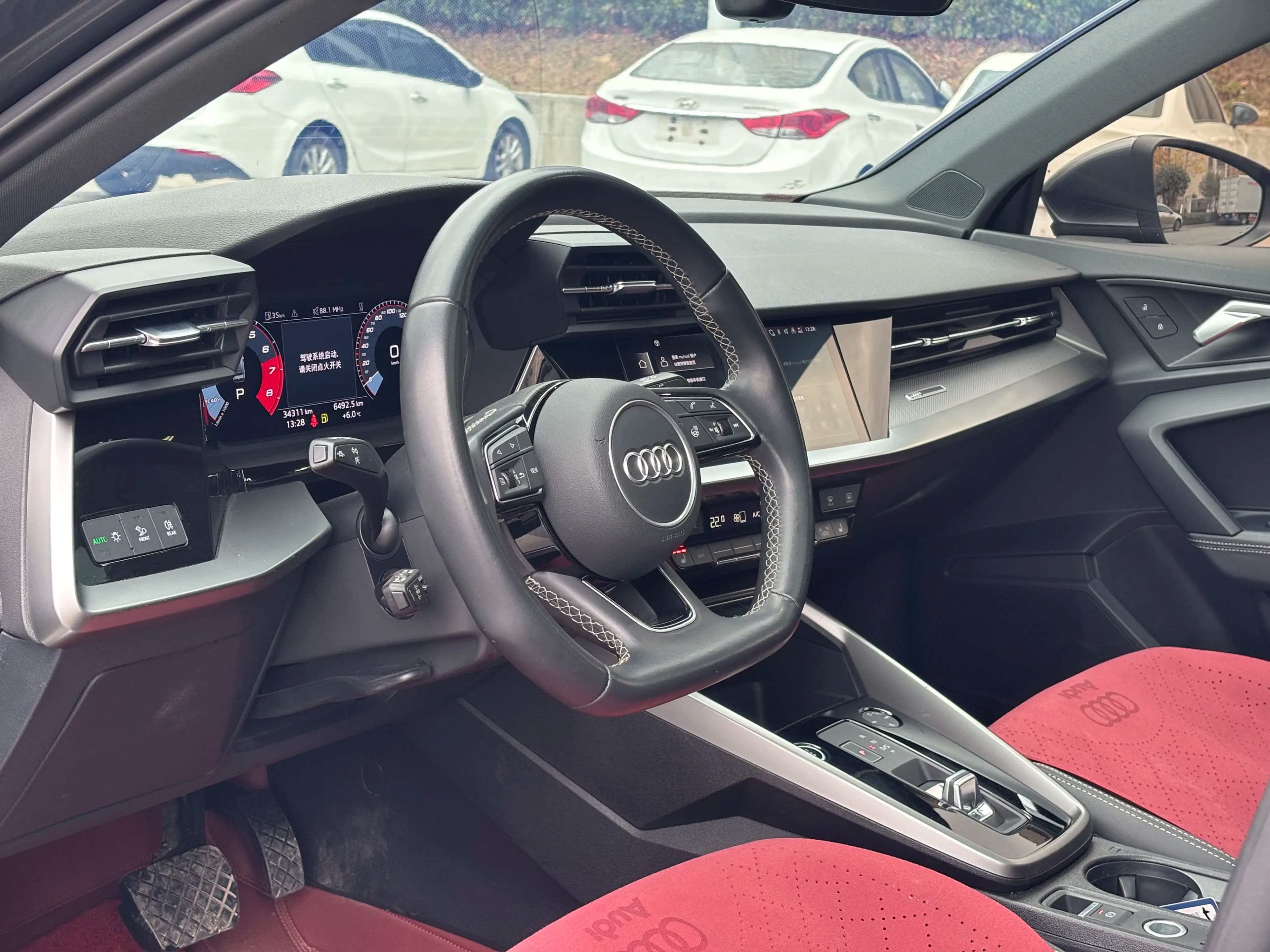 Audi A3 2023 г. 30115 км. — фото 12