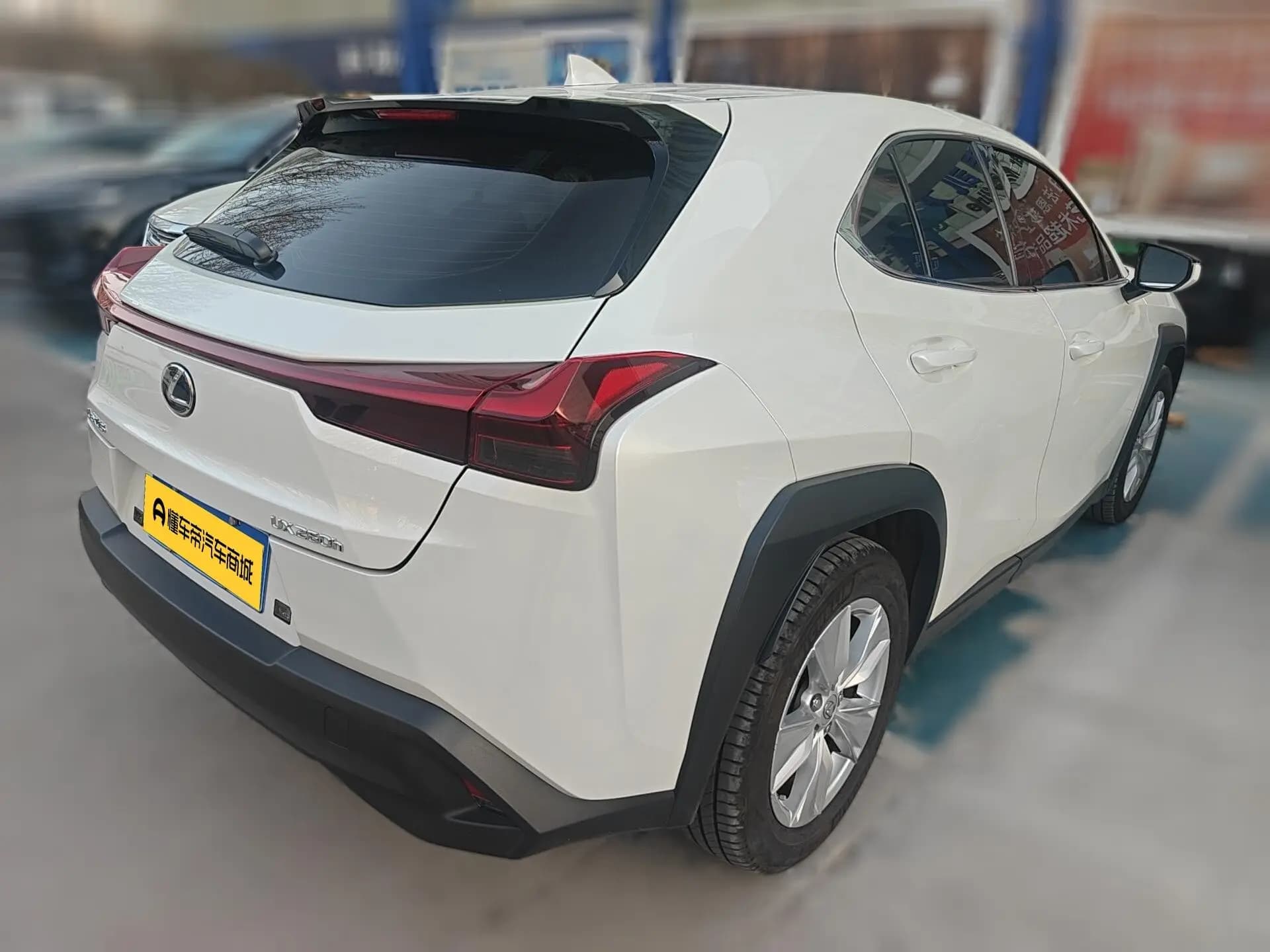 Lexus UX 2023 г. 13818 км. — фото 4