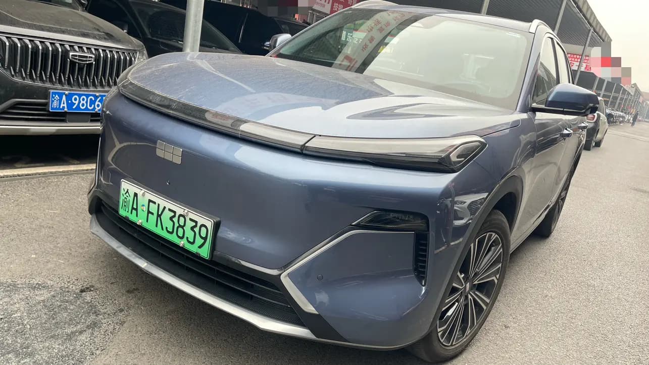 Geely Galaxy Starship 7 EM-i 2025 г. 16017 км.