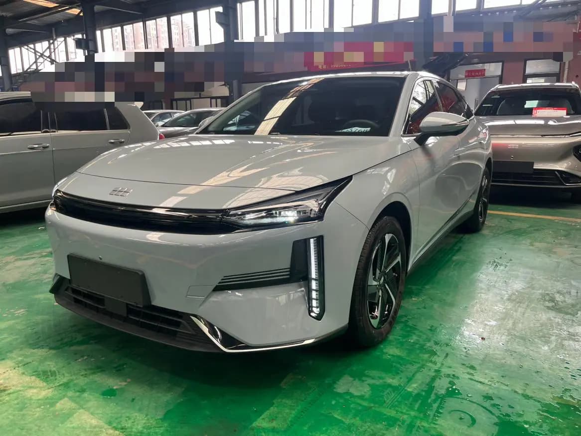 Geely Galaxy L6 2025 г. 1621 км.